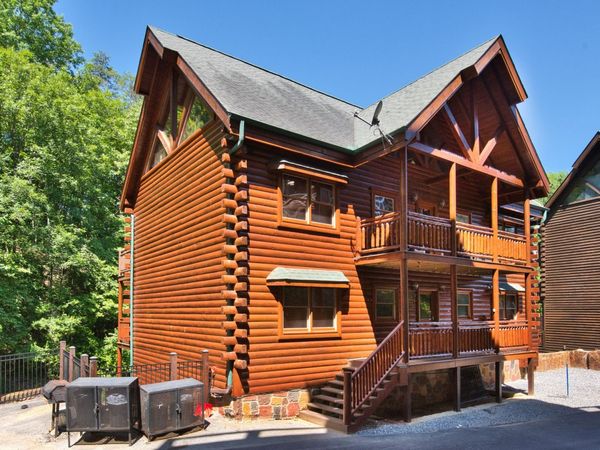 1124 Black Bear Cub Way, Sevierville, TN 37862