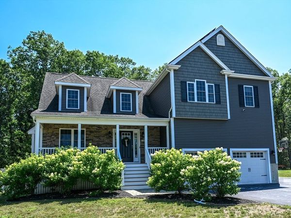 1 Debrah Ln, Millis, MA 02054
