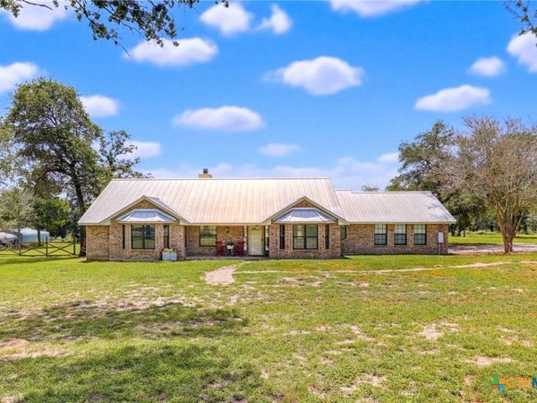 201 Hickory Run , La Vernia, TX 78121