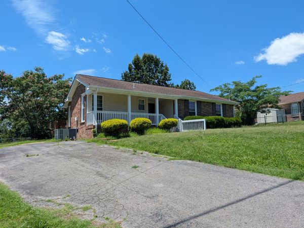 102 Post Oak Rd , Hendersonville, TN 37075