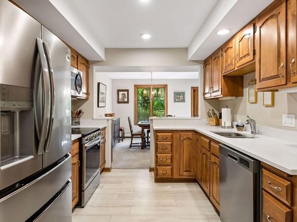 5501 Dewey Hill Road , Unit 140, Edina, MN 55439