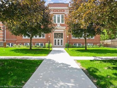 389 Saint Clair, Grosse Pointe, Mi 48230