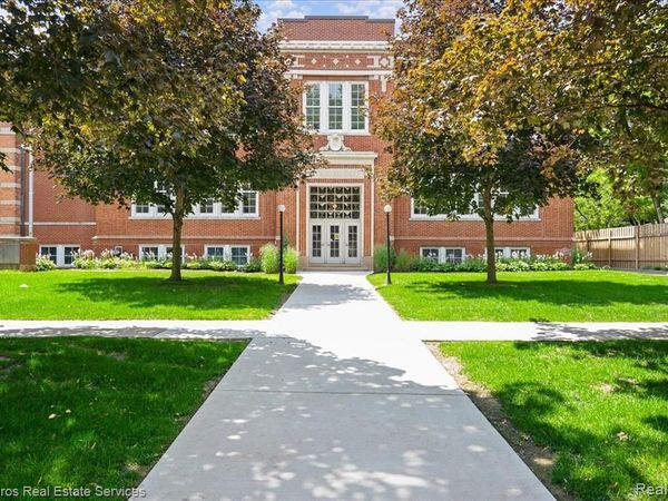 389 Saint Clair, Grosse Pointe, MI 48230