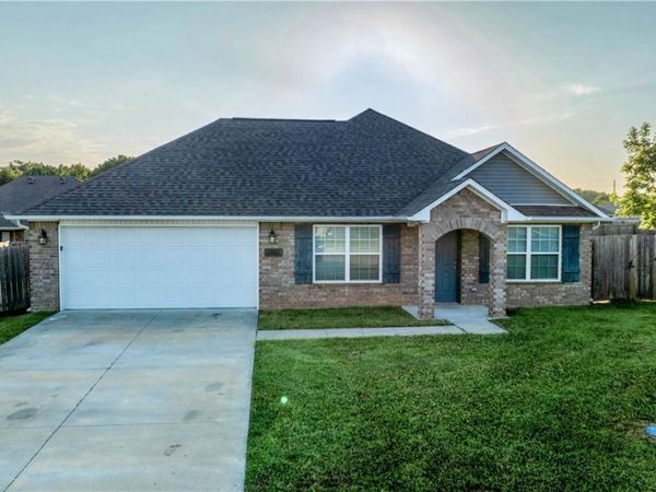 2000 Greenwood Court , Gentry, AR 72734