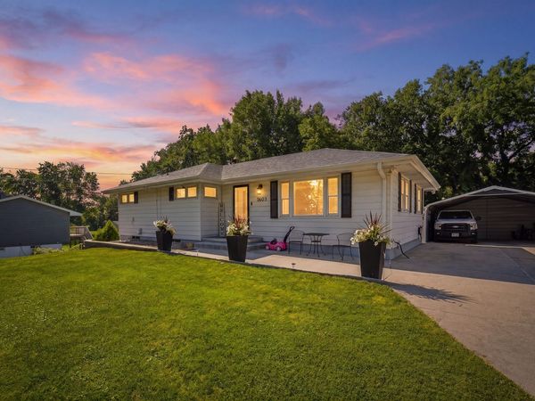1603 E Glenwood Drive, Des Moines, IA 50320
