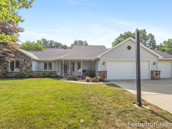 1900 Cherry Run Drive NW, Grand Rapids, MI 49504