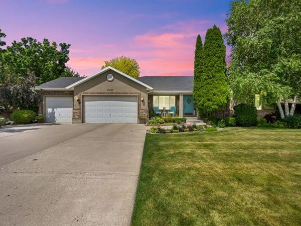 10034 S JORDAN CIR , South Jordan, UT 84095