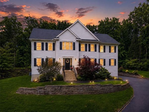 4 Murray Hill Circle, Wilmington, MA 01887