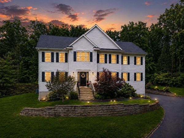 4 Murray Hill Circle, Wilmington, MA 01887