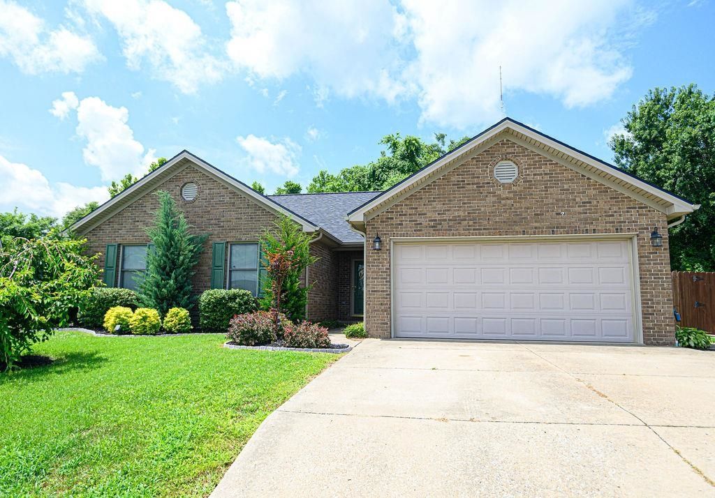 102 Goldfinch Drive, Owensboro, KY 42301 Main Photo
