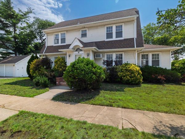59 Hampton Road , Lynbrook, NY 11563