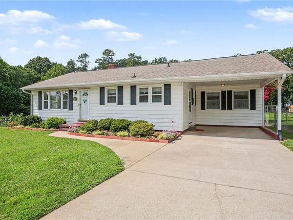 724 Lake Drive , Kernersville, NC 27284