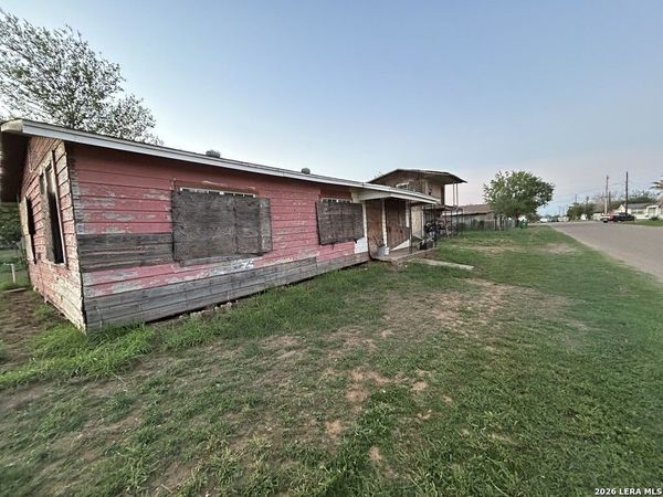 111 SW LANE ST, Cotulla, TX 78014