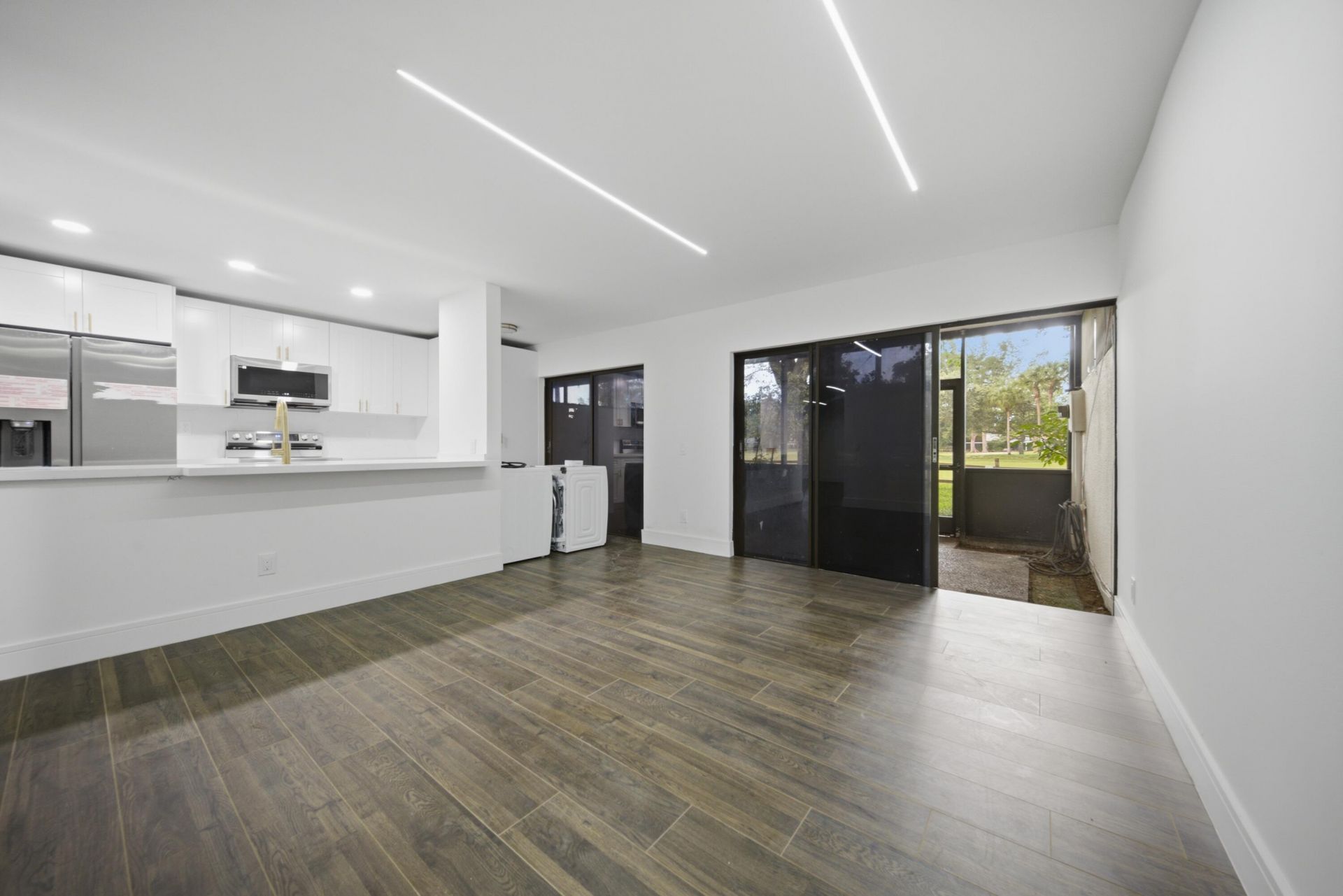 1391 E Golfview Drive, Unit 1391, Pembroke Pines, FL 33026 Photo