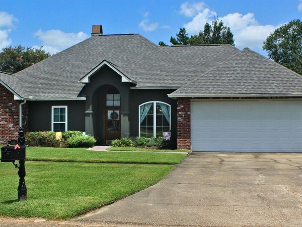 10075 Summerfield Dr, Denham Springs, LA 70726