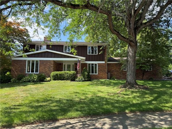 2727 Wellsford Drive, Springfield, OH 45503