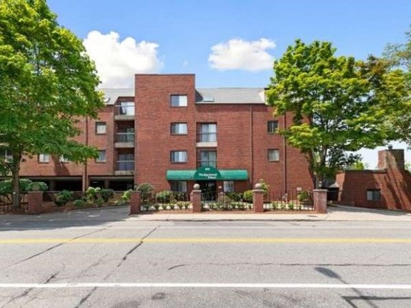 666 Main, Unit 211, Winchester, MA 01890