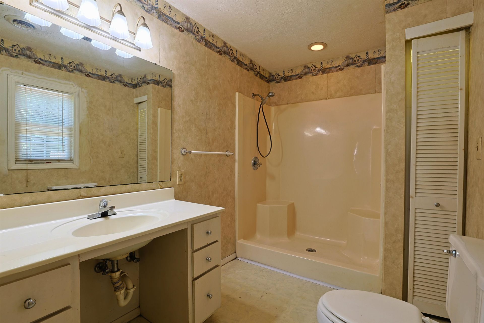558 Cedar Dr.  Photo 10