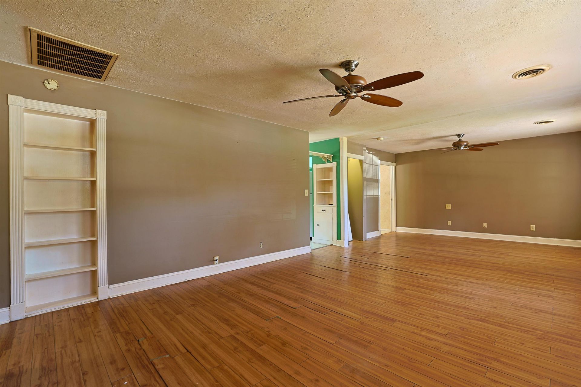 558 Cedar Dr.  Photo 4