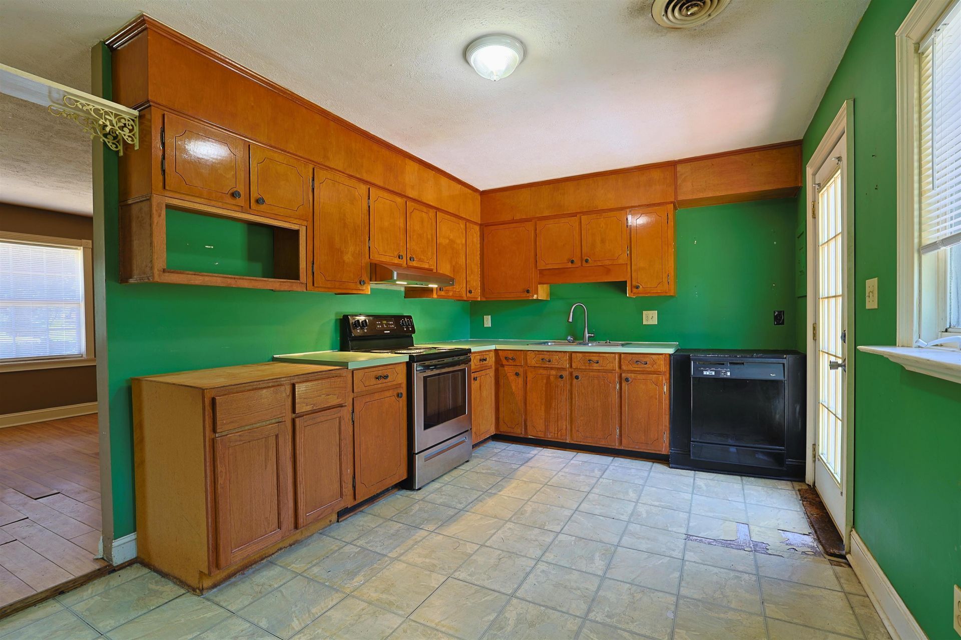 558 Cedar Dr.  Photo 9