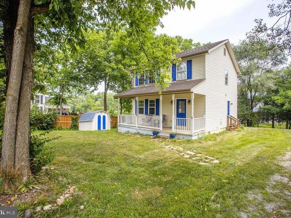 8 WHITING AVENUE, BOYCE, VA 22620