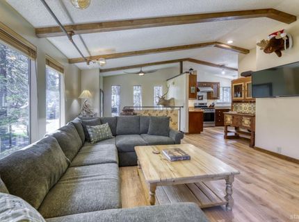 953 Lakeview Avenue, Unit 4, South Lake Tahoe, CA 96150 Photo