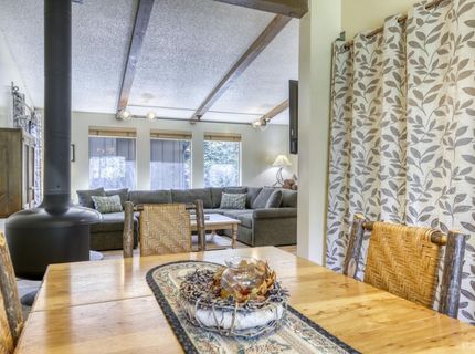953 Lakeview Avenue, Unit 4, South Lake Tahoe, CA 96150 Photo