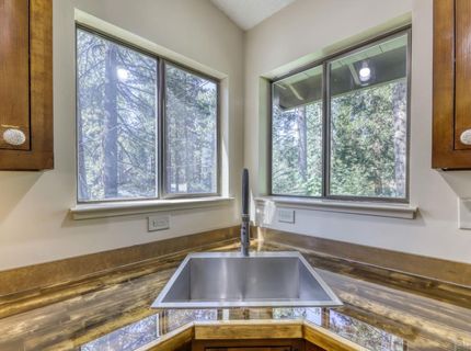 953 Lakeview Avenue, Unit 4, South Lake Tahoe, CA 96150 Photo