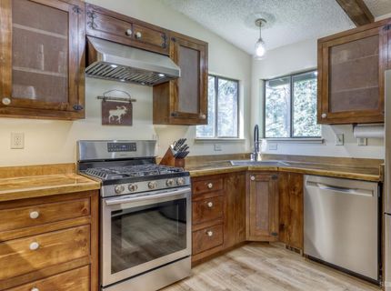 953 Lakeview Avenue, Unit 4, South Lake Tahoe, CA 96150 Photo