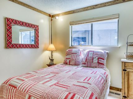 953 Lakeview Avenue, Unit 4, South Lake Tahoe, CA 96150 Photo