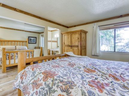 953 Lakeview Avenue, Unit 4, South Lake Tahoe, CA 96150 Photo