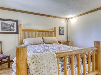953 Lakeview Avenue, Unit 4, South Lake Tahoe, CA 96150 Photo
