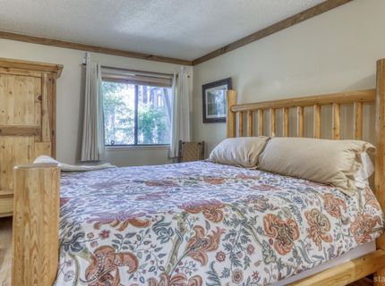 953 Lakeview Avenue, Unit 4, South Lake Tahoe, CA 96150 Photo