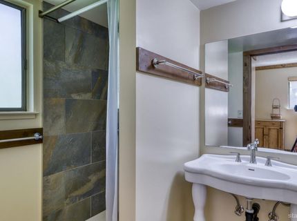 953 Lakeview Avenue, Unit 4, South Lake Tahoe, CA 96150 Photo