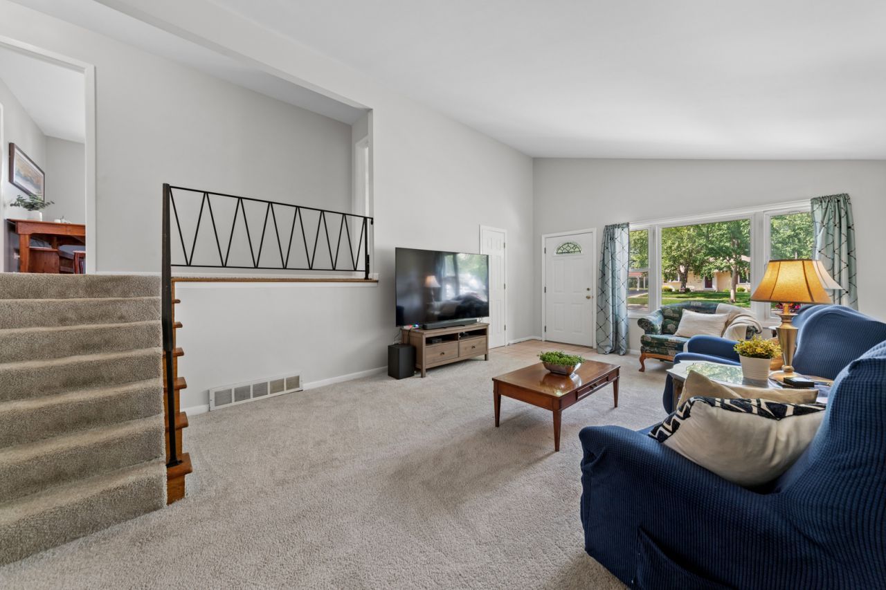 575 Lowden Avenue , Glen Ellyn, IL 60137
