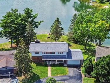 5342 Red Fox Drive, Brighton Township, Mi 48114