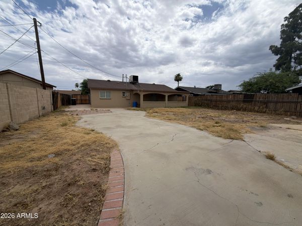 5810 W EARLL Drive, Phoenix, AZ 85031