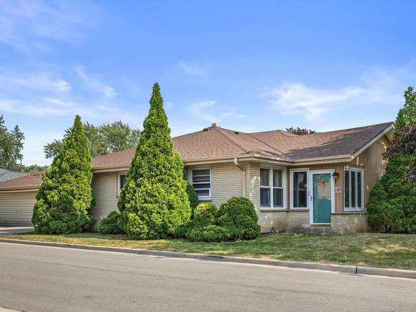 4002 S 91st PLACE, Unit 4004, Greenfield, WI 53228