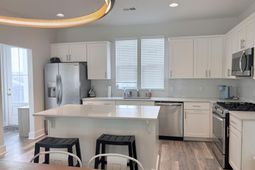 1512 Cuyler Lane photo 4