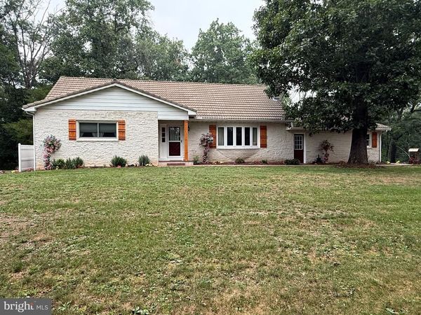 11 WAGNER DRIVE, MECHANICSBURG, PA 17050