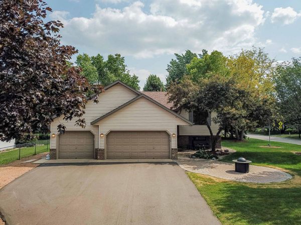 1449 Aretz Court , Victoria, MN 55386