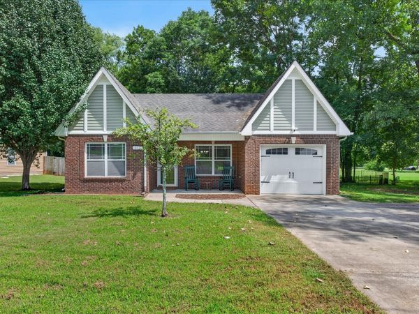 808 Dunbar Cave Rd , Clarksville, TN 37043