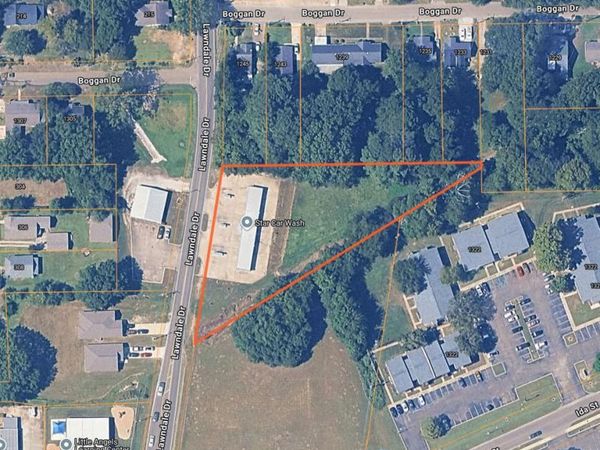 308 Lawndale Dr., Tupelo, MS 38801