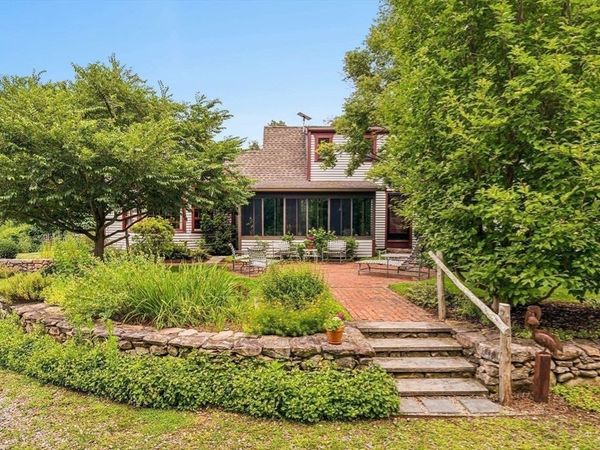200 Bakerville Rd, Dartmouth, MA 02748