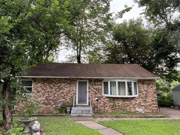 2110 Mound Stream , Davenport, IA 52803