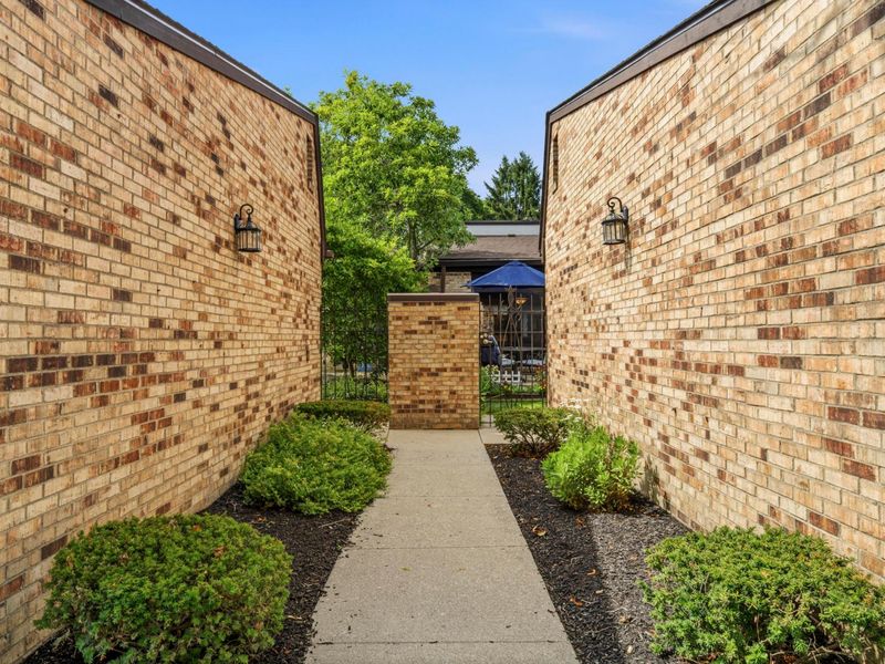 1691 Arlingate Drive N, Upper Arlington, OH 43220 Photo 5