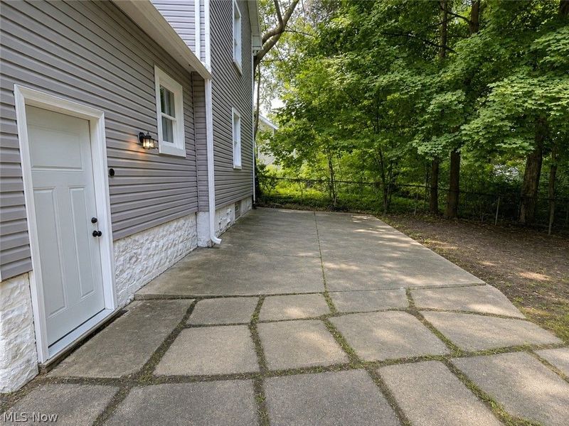 416 Bacon Avenue, Akron, OH 44320 Photo 2