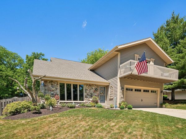 2814 Buckingham Ct, Waukesha, WI 53188