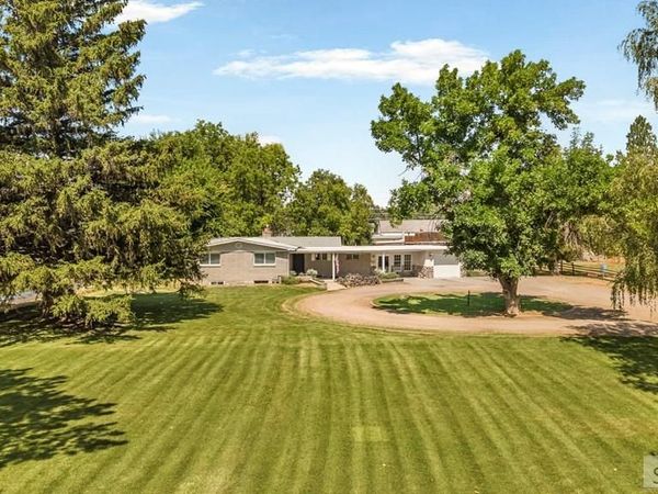 1355 S Shilling Avenue, BLACKFOOT, ID 83221