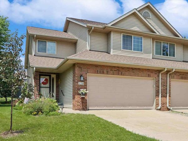 110 E Weston Dr, North Liberty, IA 52317